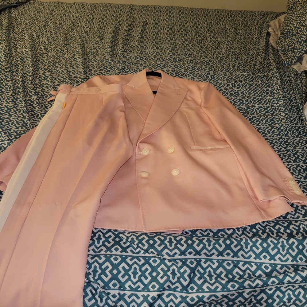 Suits - Picture 13 of 16